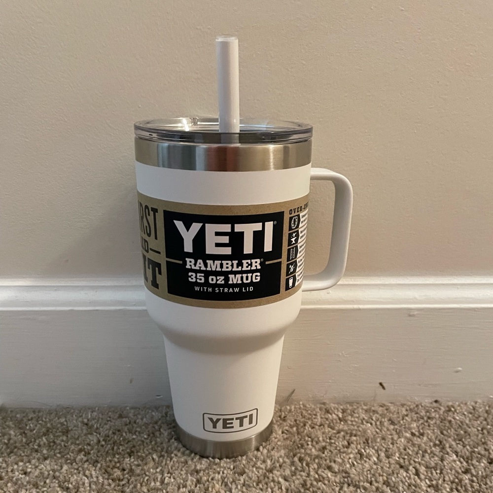 NWT Yeti 35OZ Mug w/ Straw